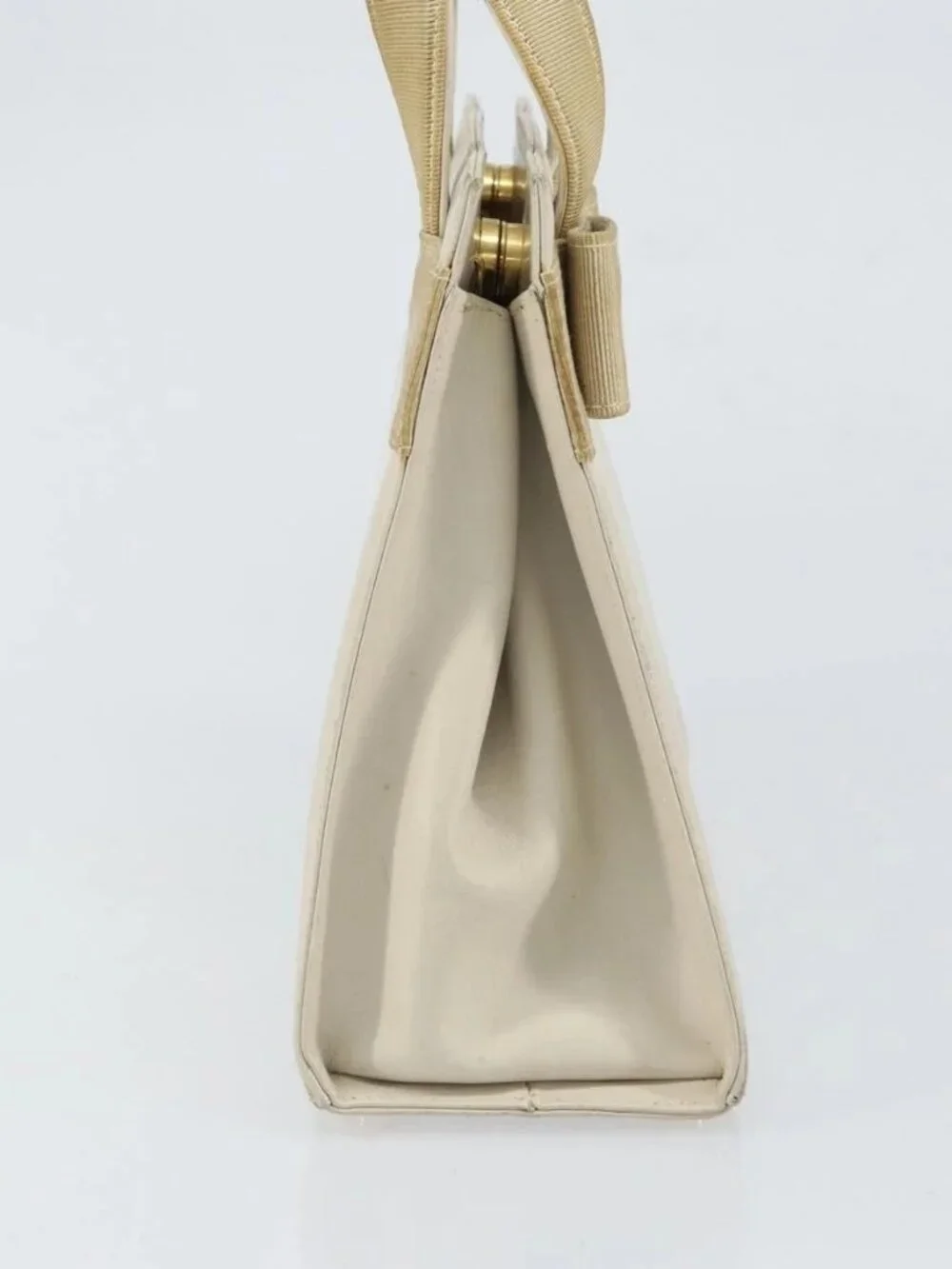 Salvatore Ferragamo Vala Hand Bag Leather White Gold Auth 166678